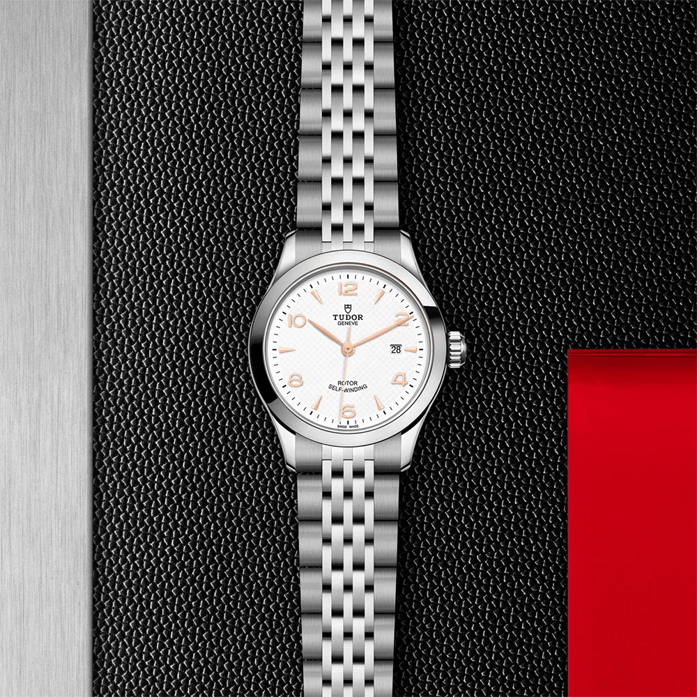 1926 28mm - White on Bracelet - Image 2