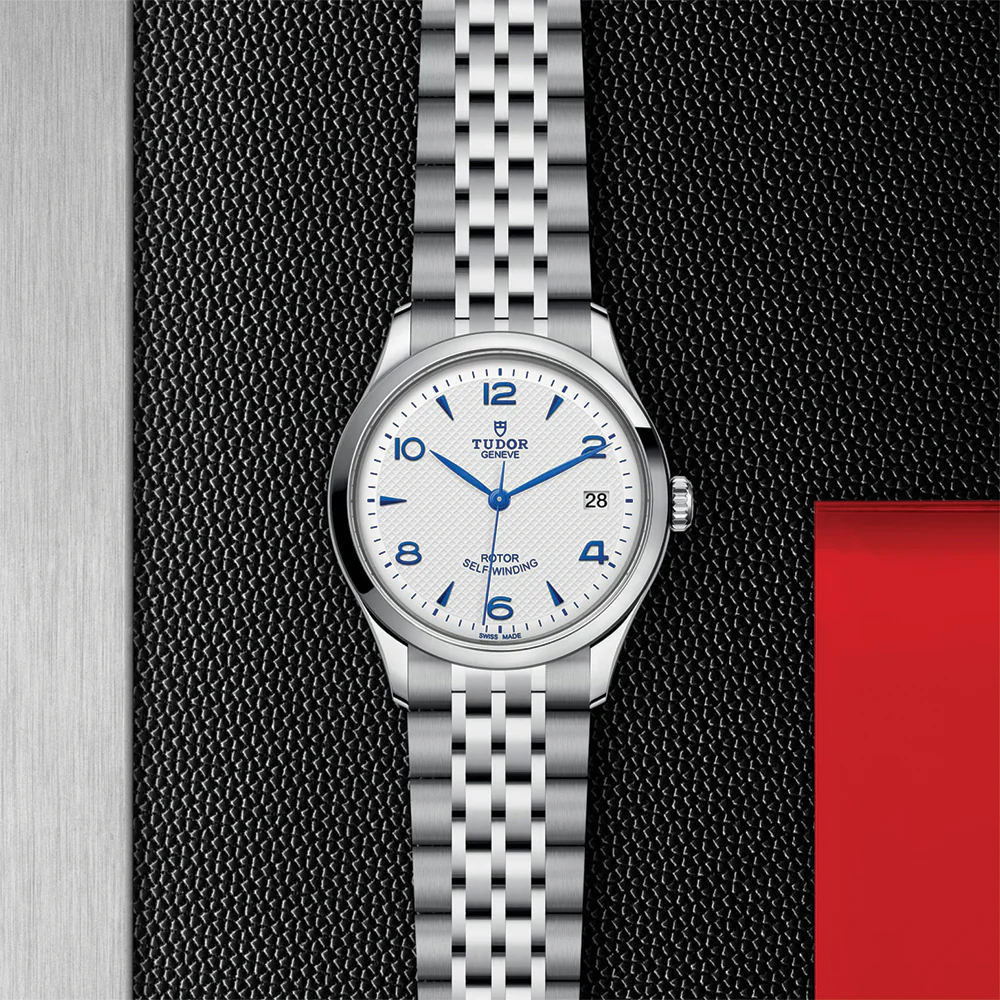 1926 36mm - Opaline on Bracelet - Image 2