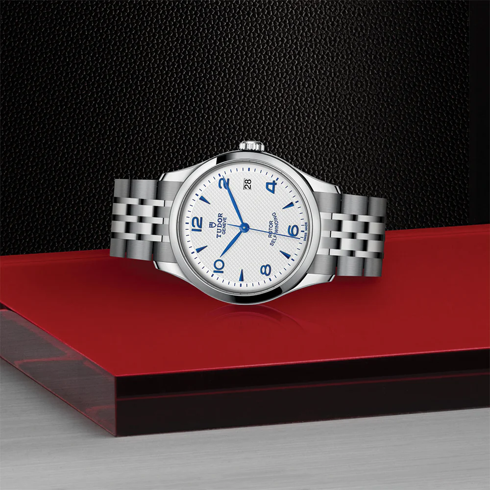 1926 36mm - Opaline on Bracelet - Image 4