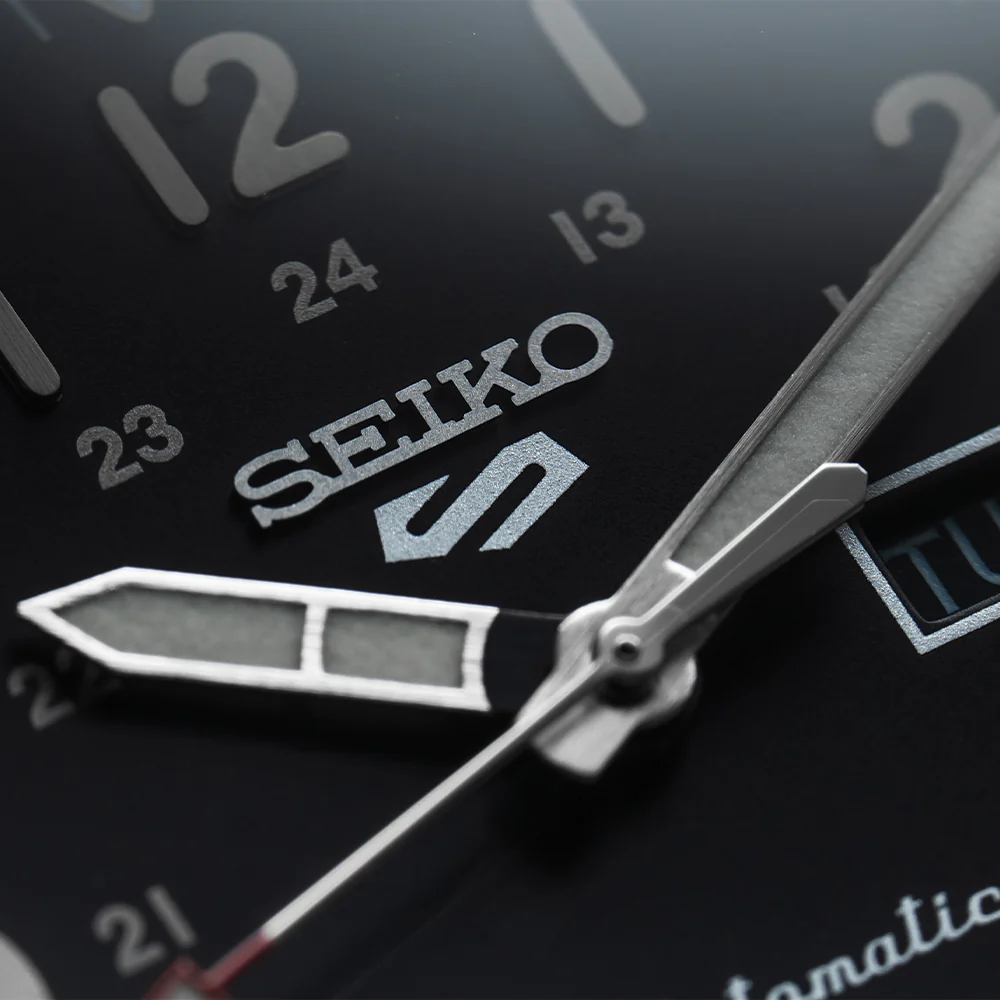 SRPG27 5 Sports Field 39.4mm - Black on Bracelet - Image 3