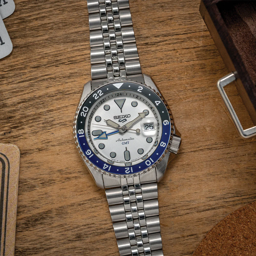 SSK033 5 Sports SKX GMT 42.5mm - White on Bracelet - Image 2