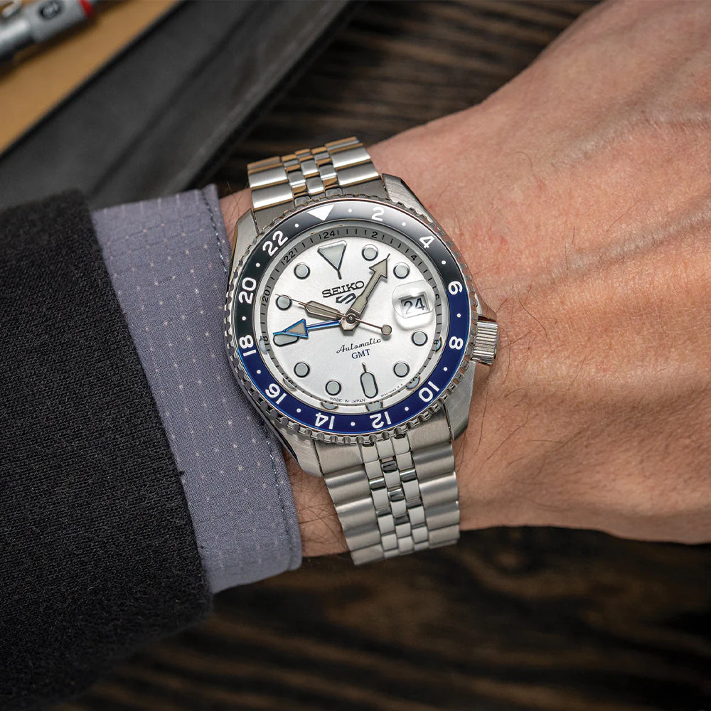 SSK033 5 Sports SKX GMT 42.5mm - White on Bracelet - Image 3