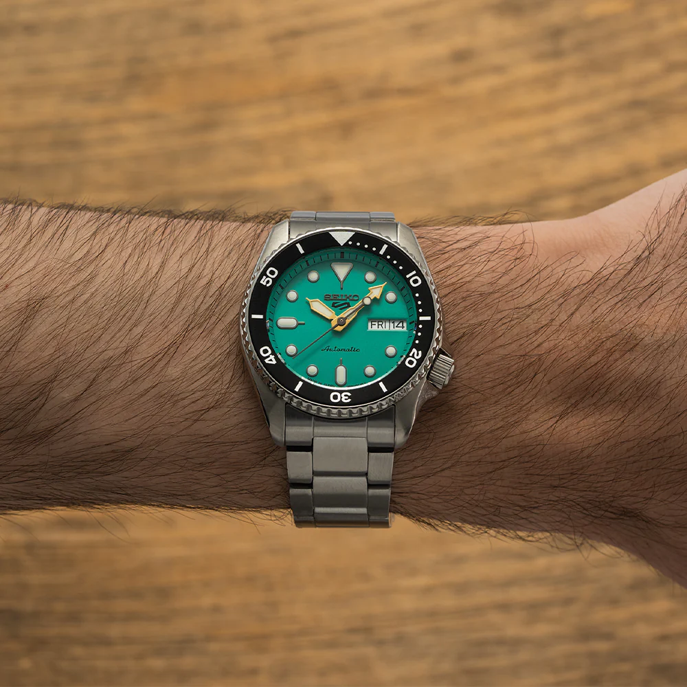 SRPK33 5 Sports 38mm - Green on Bracelet - Image 3