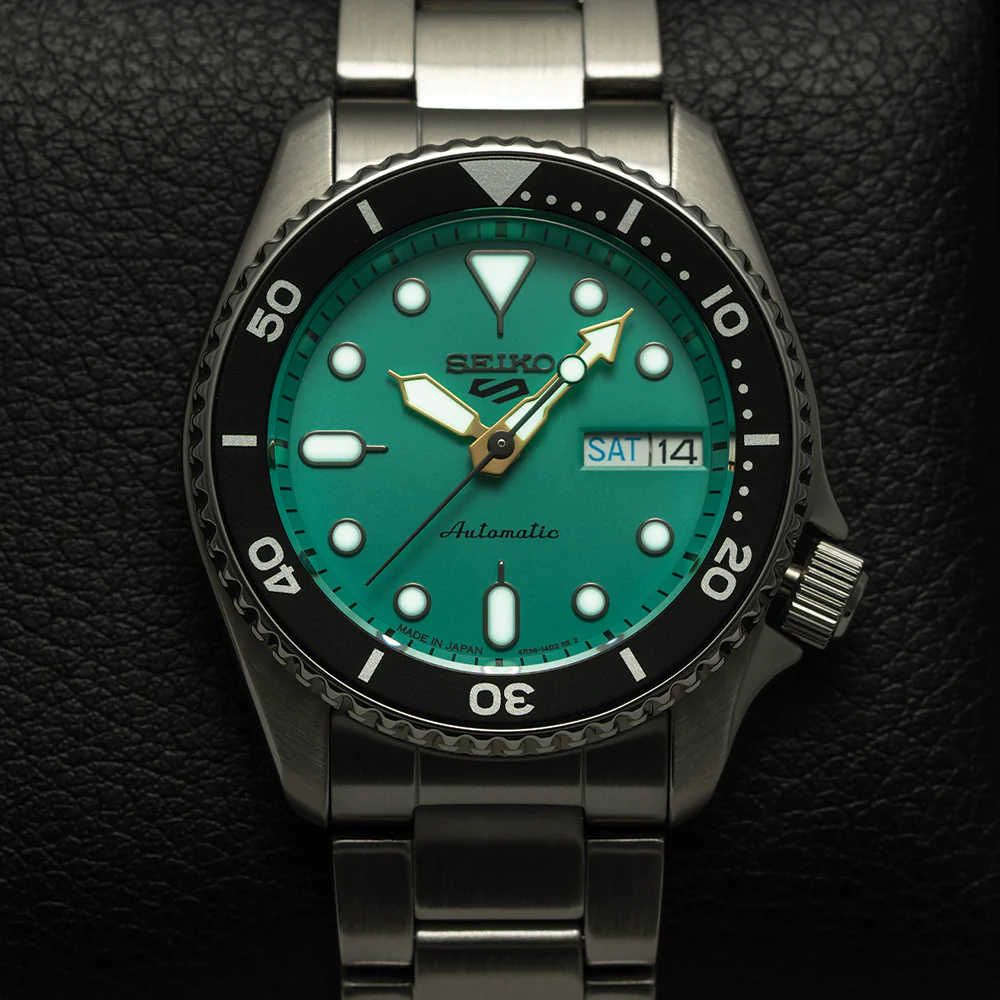 SRPK33 5 Sports 38mm - Green on Bracelet - Image 4