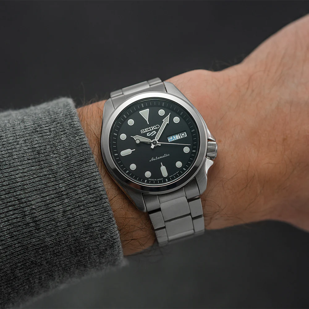 SRPE55 5 Sports 40mm - Black on Bracelet - Image 3