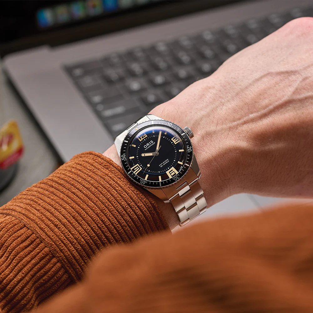 60th Anniversary Edition Divers Sixty-Five 40mm - Black on Bracelet with Leather Strap - Image 3