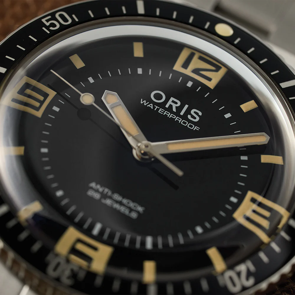 60th Anniversary Edition Divers Sixty-Five 40mm - Black on Bracelet with Leather Strap - Image 4