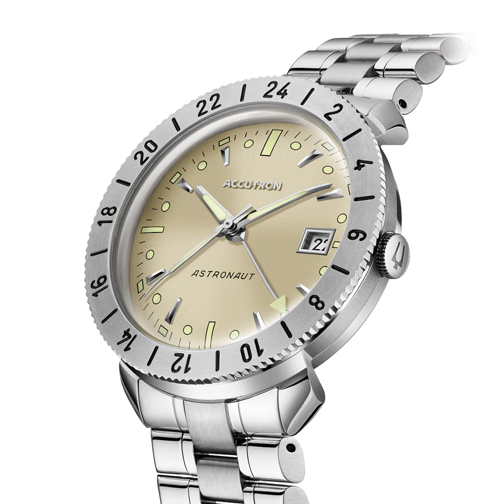 Astronaut LTi Titanium 41mm - Champagne on Bracelet w/ Extra Strap - Image 2