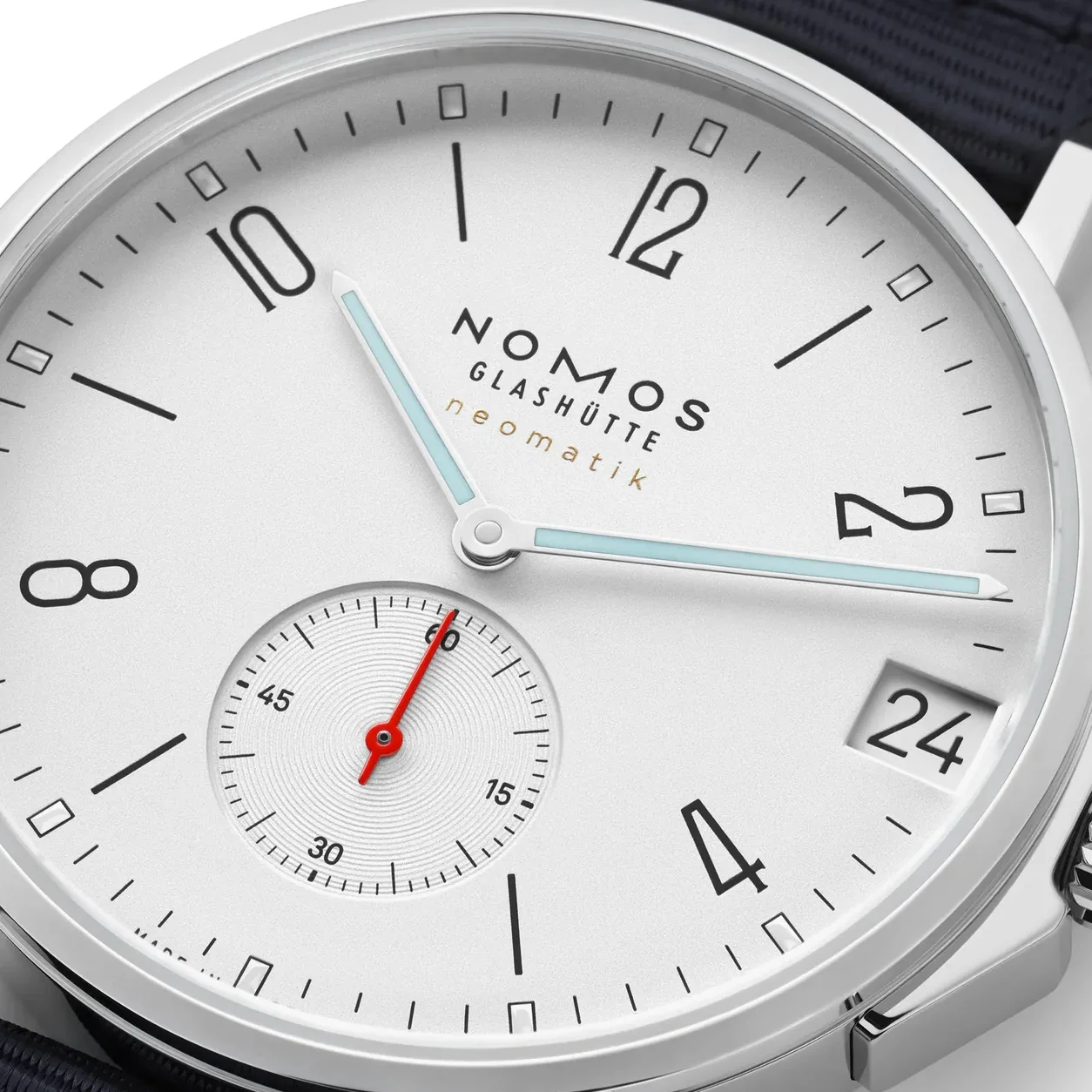 Ahoi Neomatik Sapphire Back 38mm - White Silver-Plated on Fabric Strap - Image 3