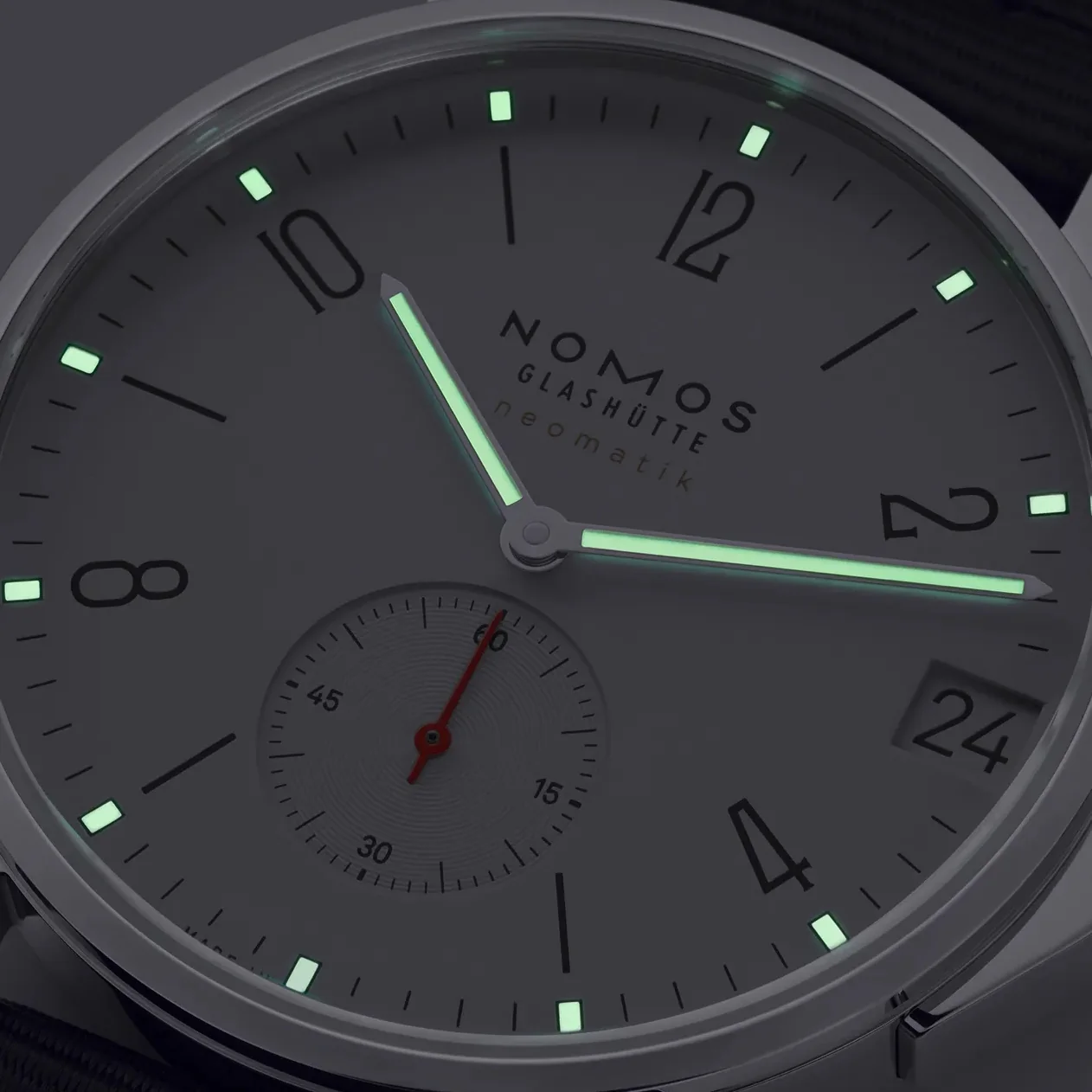 Ahoi Neomatik Sapphire Back 38mm - White Silver-Plated on Fabric Strap - Image 5
