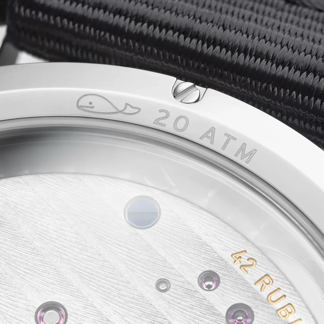 Ahoi Neomatik Sapphire Back 38mm - White Silver-Plated on Fabric Strap - Image 7