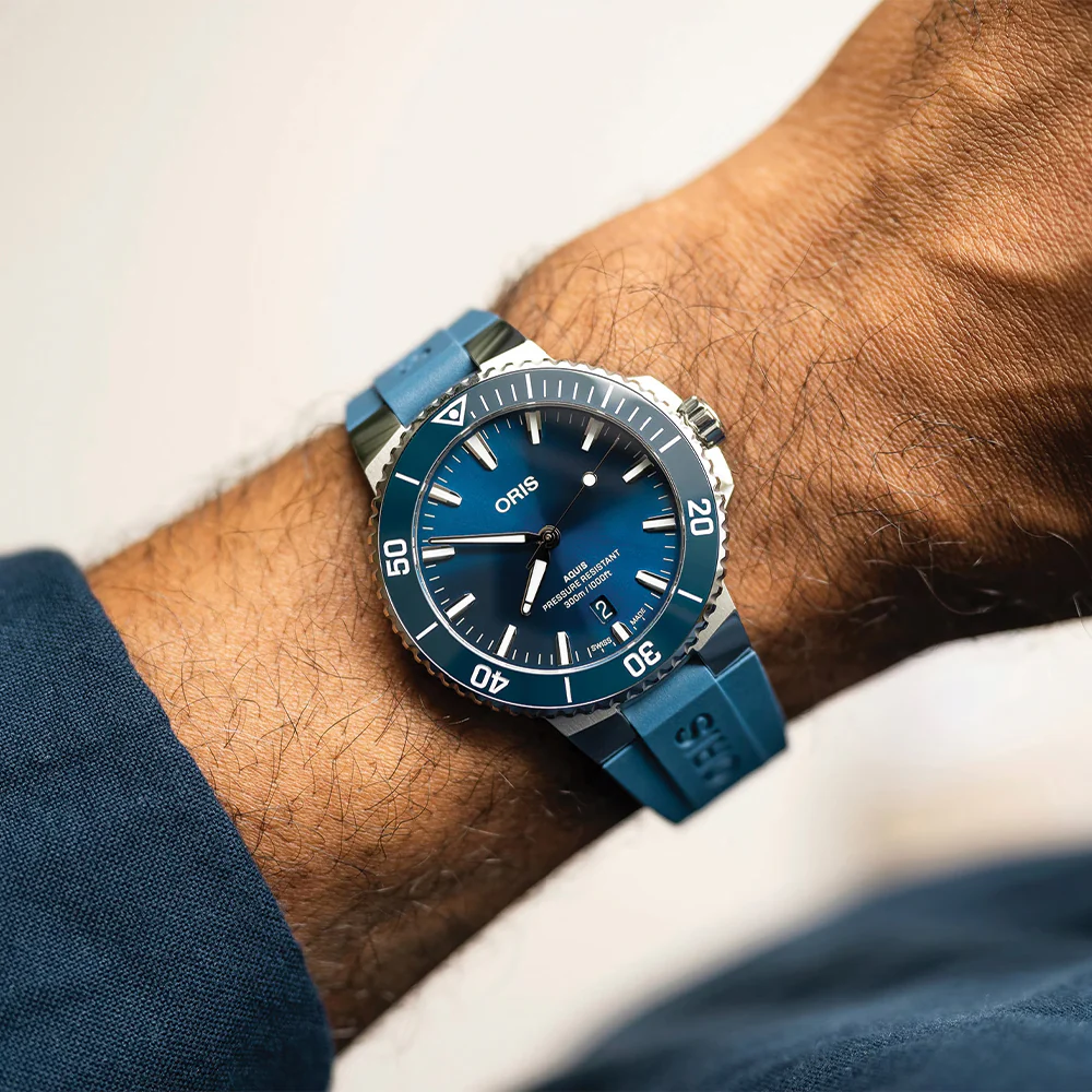 Aquis Date 41.5mm - Blue on Rubber Strap - Image 3