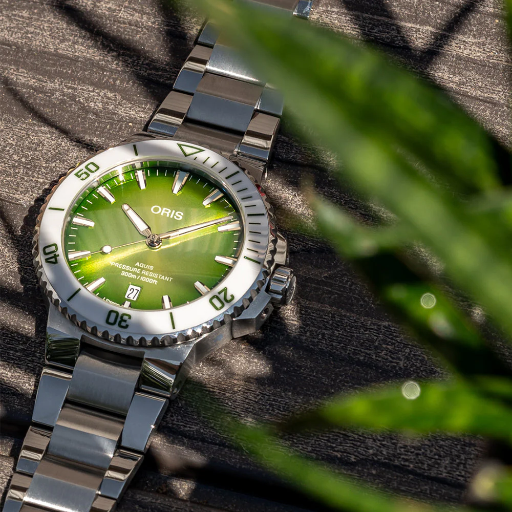 Aquis Date Taste of Summer 41.5mm - Green on Bracelet - Image 3