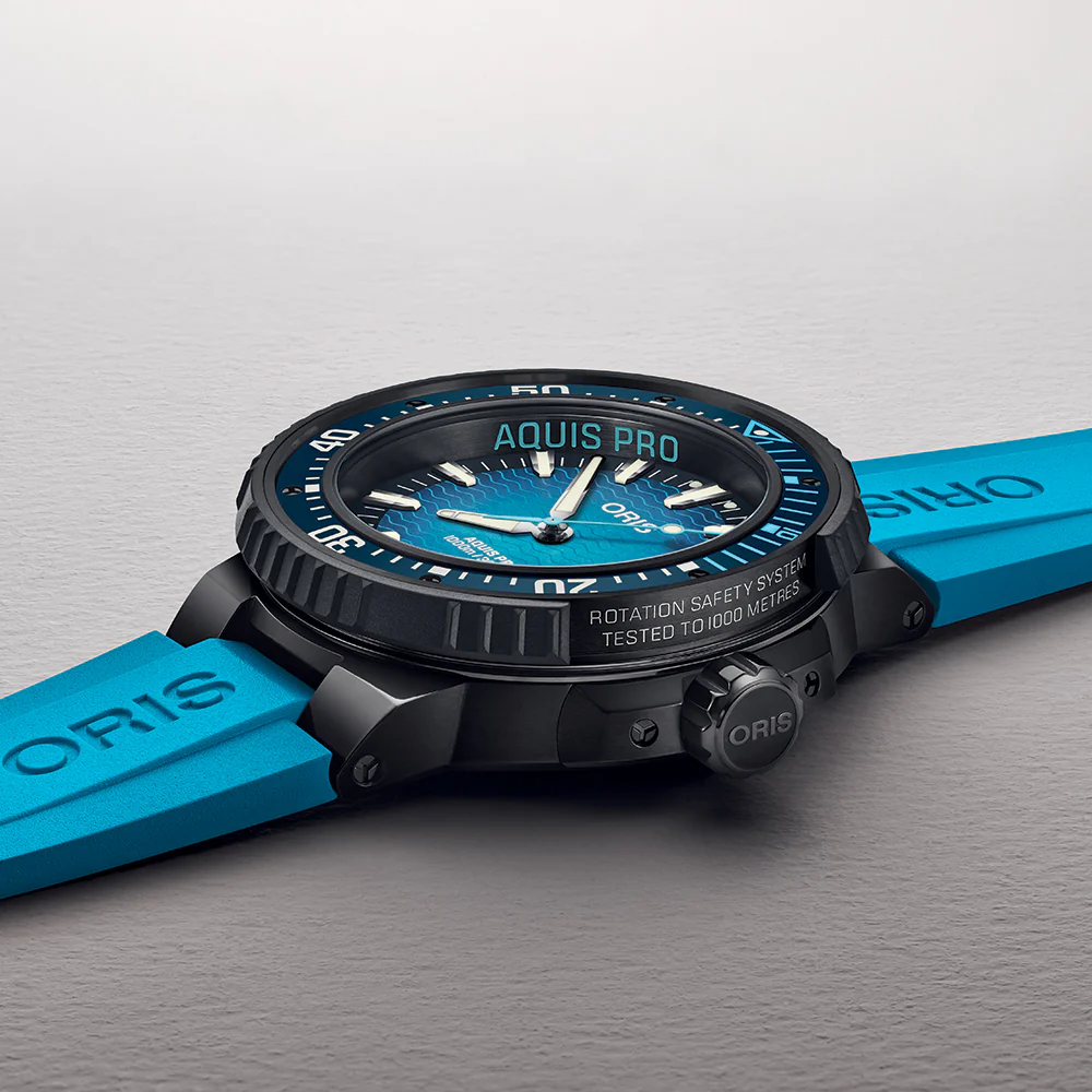 Aquis Pro 1000m Multi-Piece Titanium 49.5mm - Black on Rubber Strap w/ Extra Rubber Strap - Image 6