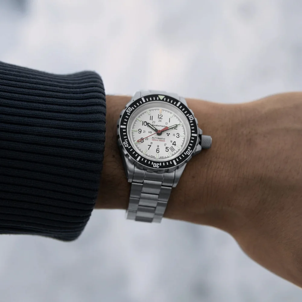 GSAR Large Diver's Automatic Arctic Edition 41mm - White on Bracelet - Image 3