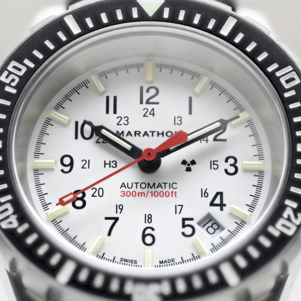 GSAR Large Diver's Automatic Arctic Edition 41mm - White on Bracelet - Image 4
