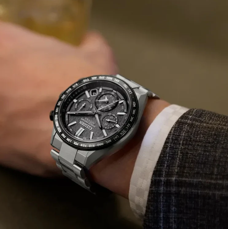 ATTESA Super Titanium™ Satellite Timekeeping 44.6mm - Grey on Bracelet - Image 3