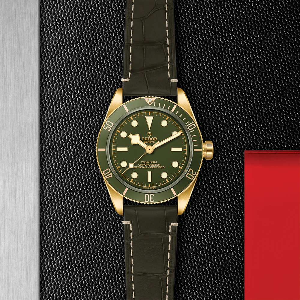 Black Bay 58 18K Yellow-Gold 39mm - Green on Leather Strap w/ Extra Fabric Strap - Image 3
