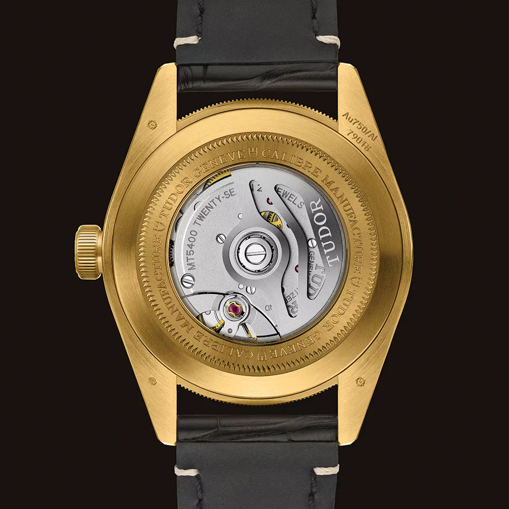 Black Bay 58 18K Yellow-Gold 39mm - Green on Leather Strap w/ Extra Fabric Strap - Image 9