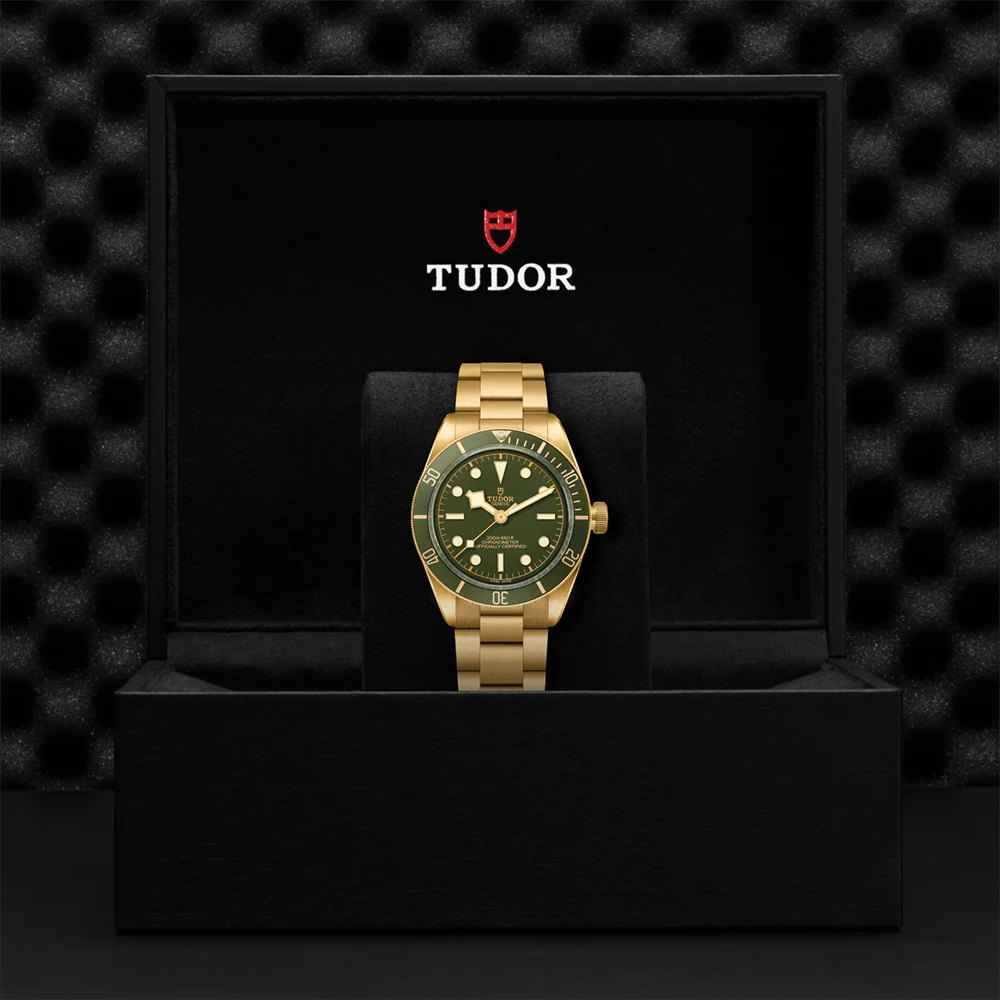Black Bay 58 18K Yellow-Gold 39mm - Green on Bracelet - Image 10