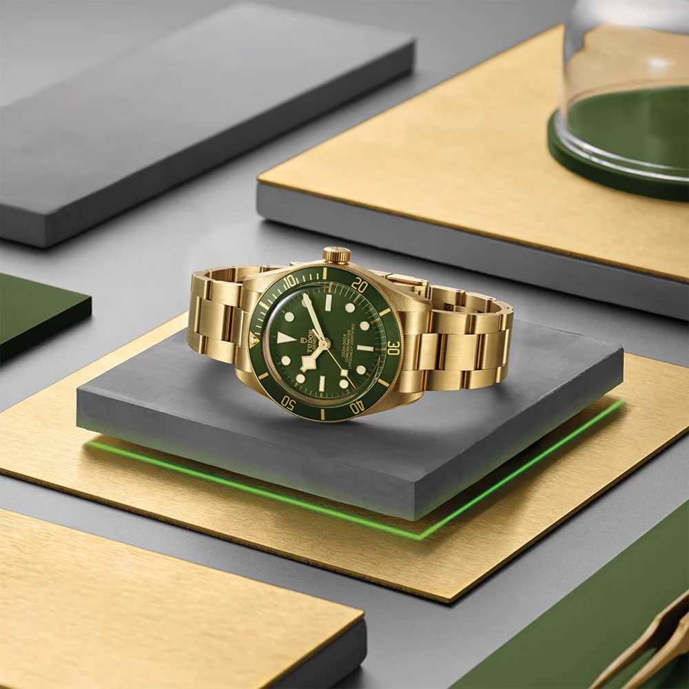 Black Bay 58 18K Yellow-Gold 39mm - Green on Bracelet - Image 4