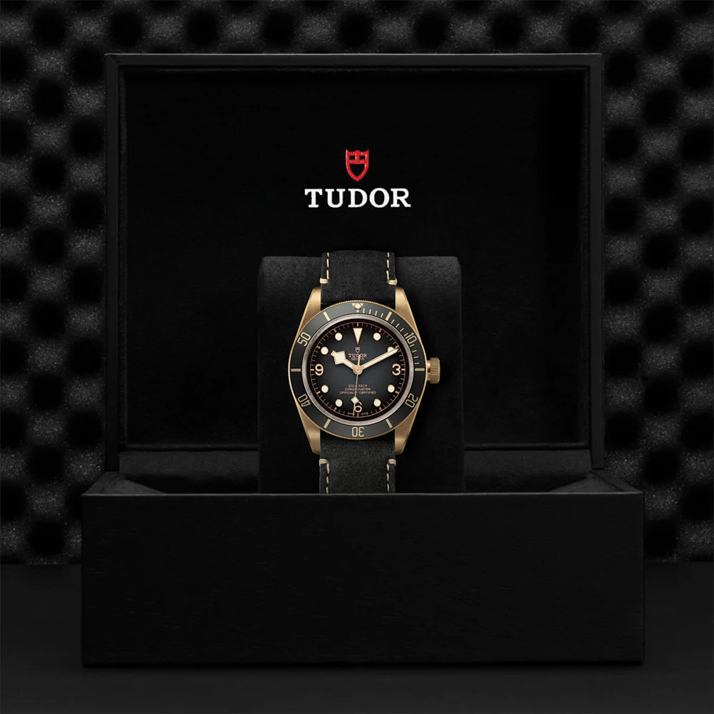 Black Bay Bronze 43mm - Black on Leather Strap - Image 8