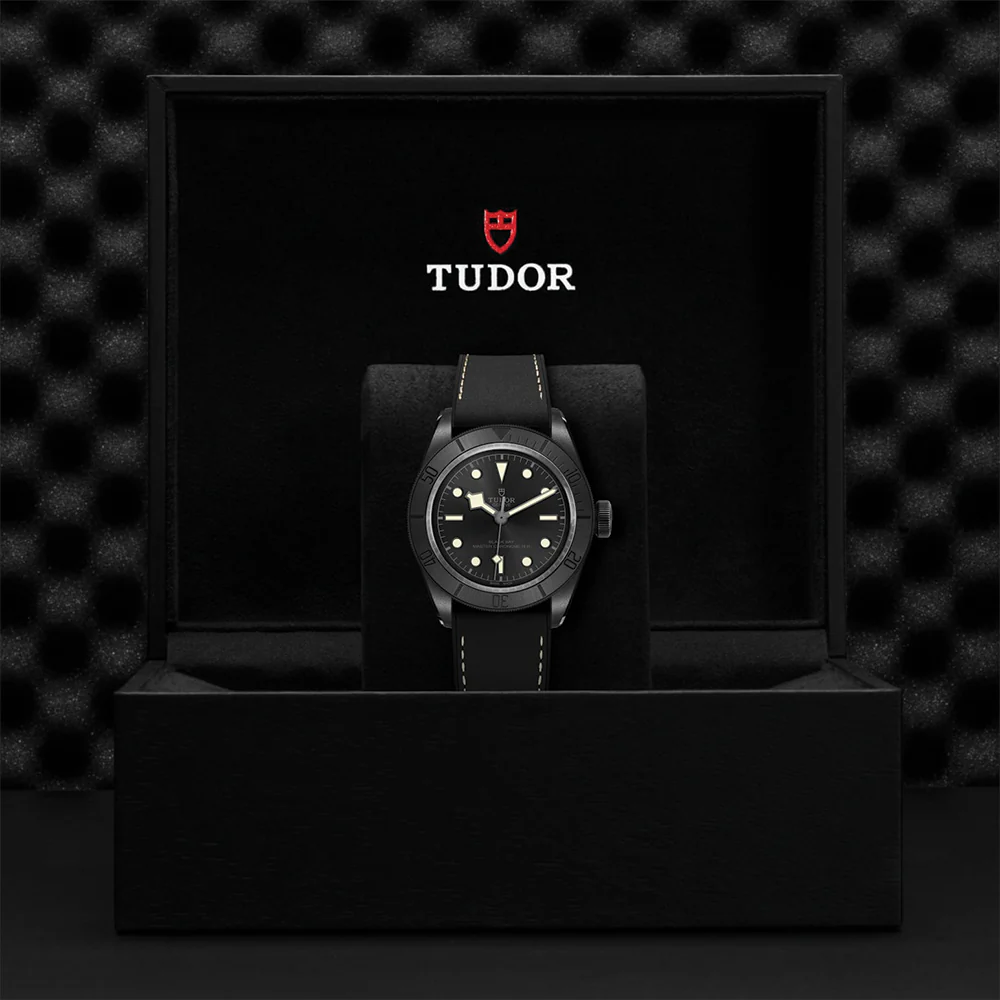 Black Bay Ceramic 41mm - Black on Hybrid Leather/Rubber Strap w/ Extra Fabric Strap - Image 9
