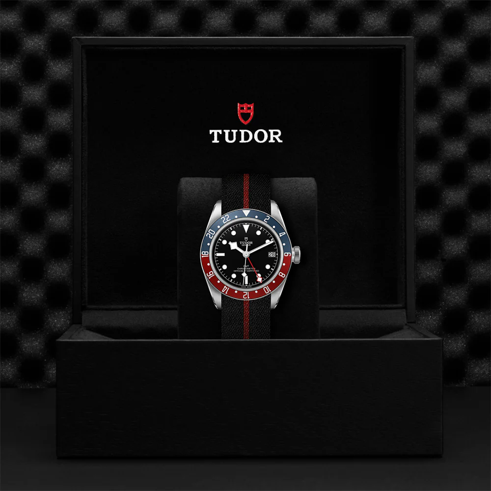 Black Bay GMT 41mm - Black on Fabric Strap - Image 5