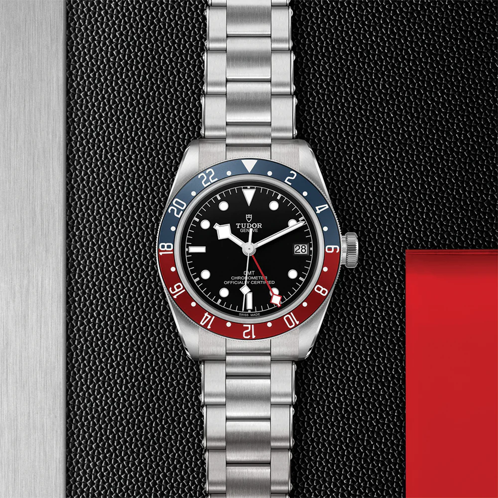 Black Bay GMT 41mm - Black on Bracelet - Image 2
