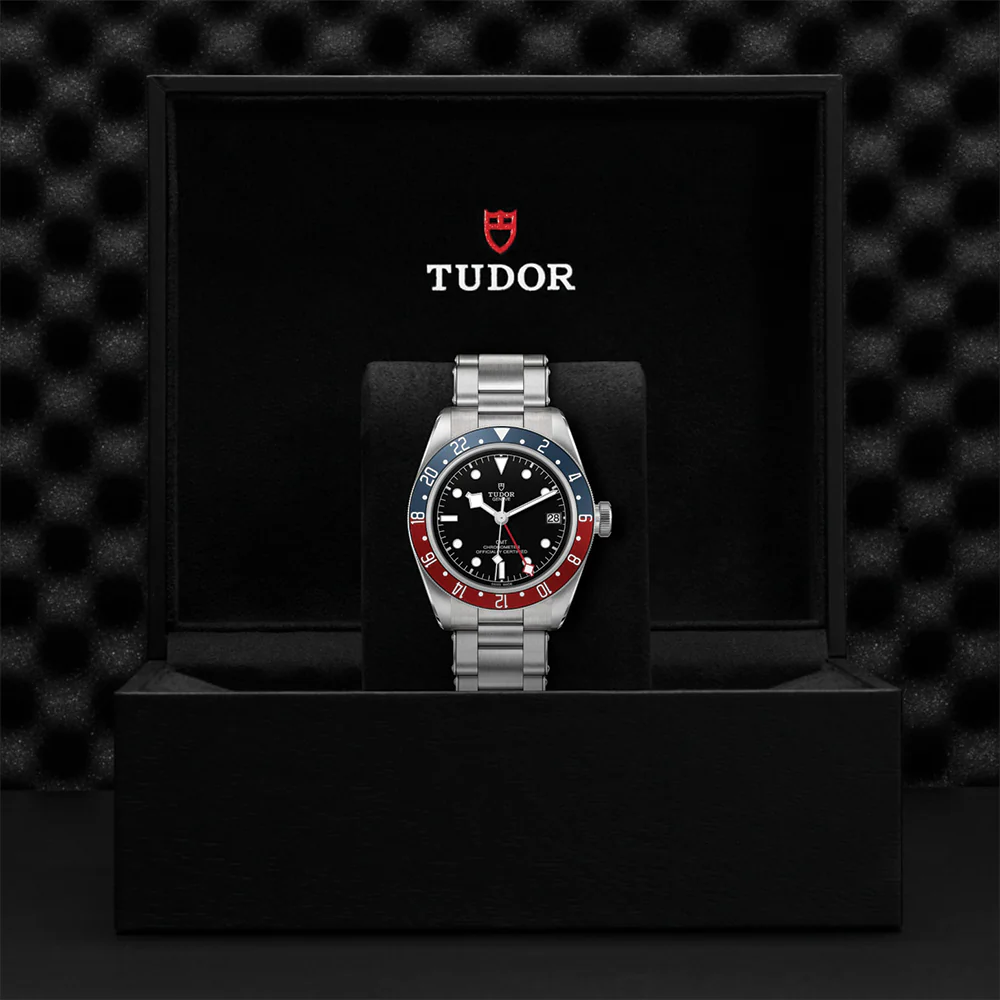 Black Bay GMT 41mm - Black on Bracelet - Image 7
