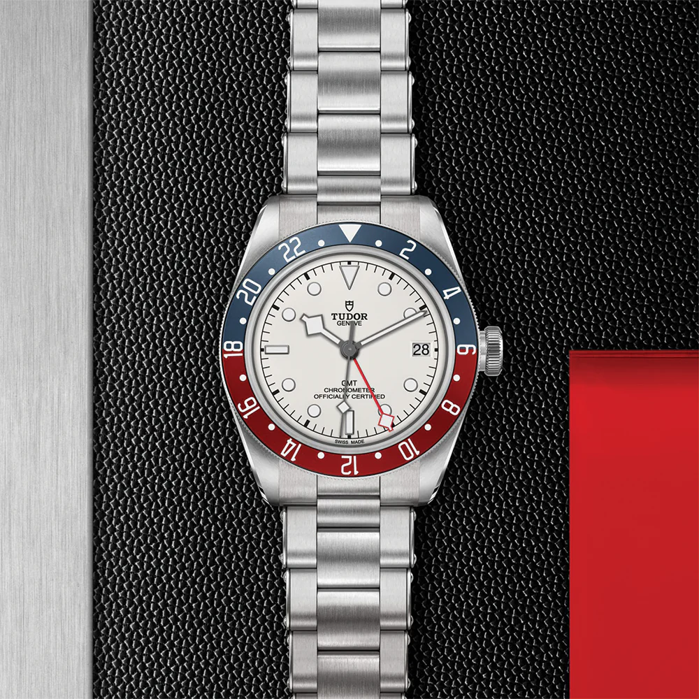 Black Bay GMT 41mm - White on Bracelet - Image 2