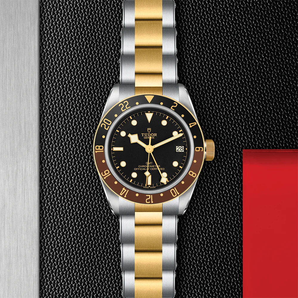 Black Bay GMT S&G 41mm - Black on Bracelet - Image 2