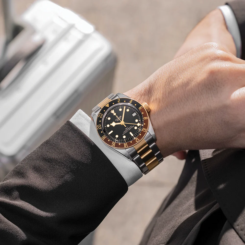 Black Bay GMT S&G 41mm - Black on Bracelet - Image 3