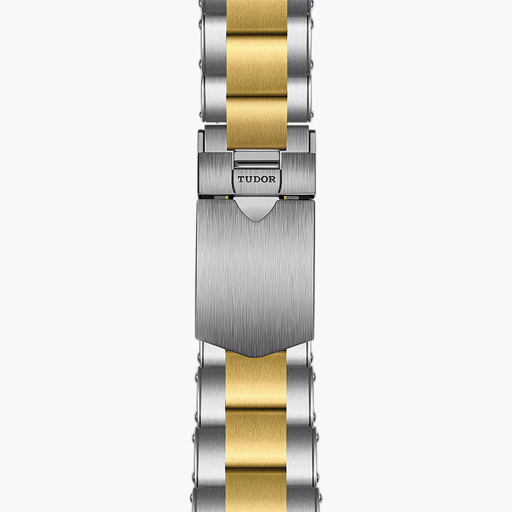 Black Bay GMT S&G 41mm - Black on Bracelet - Image 8
