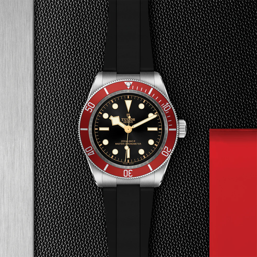 Black Bay 41mm - Black, Burgundy Bezel on Bracelet - Image 2