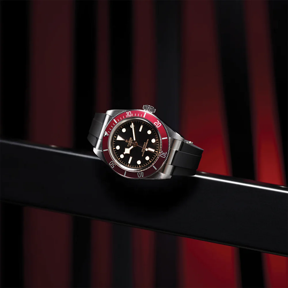 Black Bay 41mm - Black, Burgundy Bezel on Bracelet - Image 4
