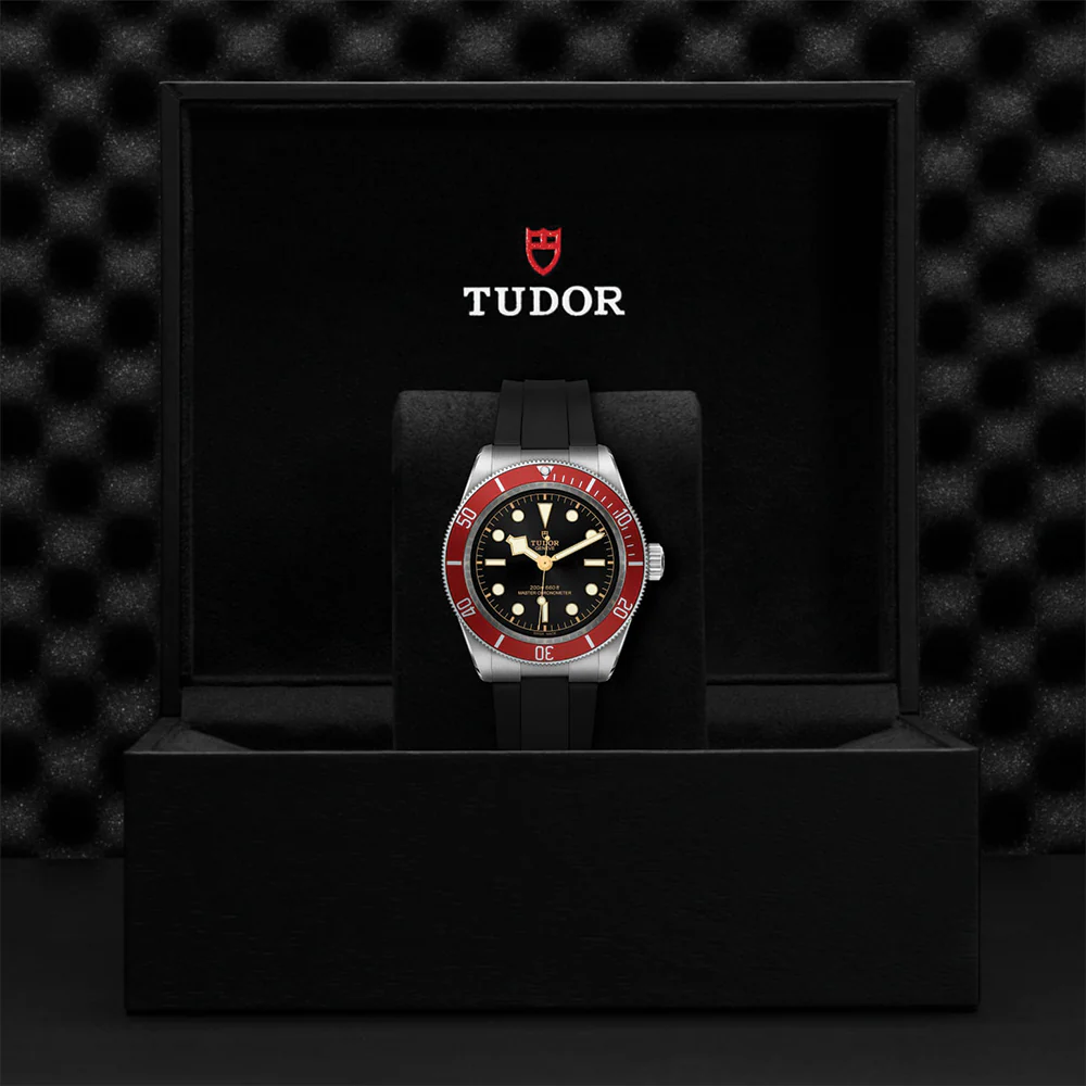 Black Bay 41mm - Black, Burgundy Bezel on Bracelet - Image 7
