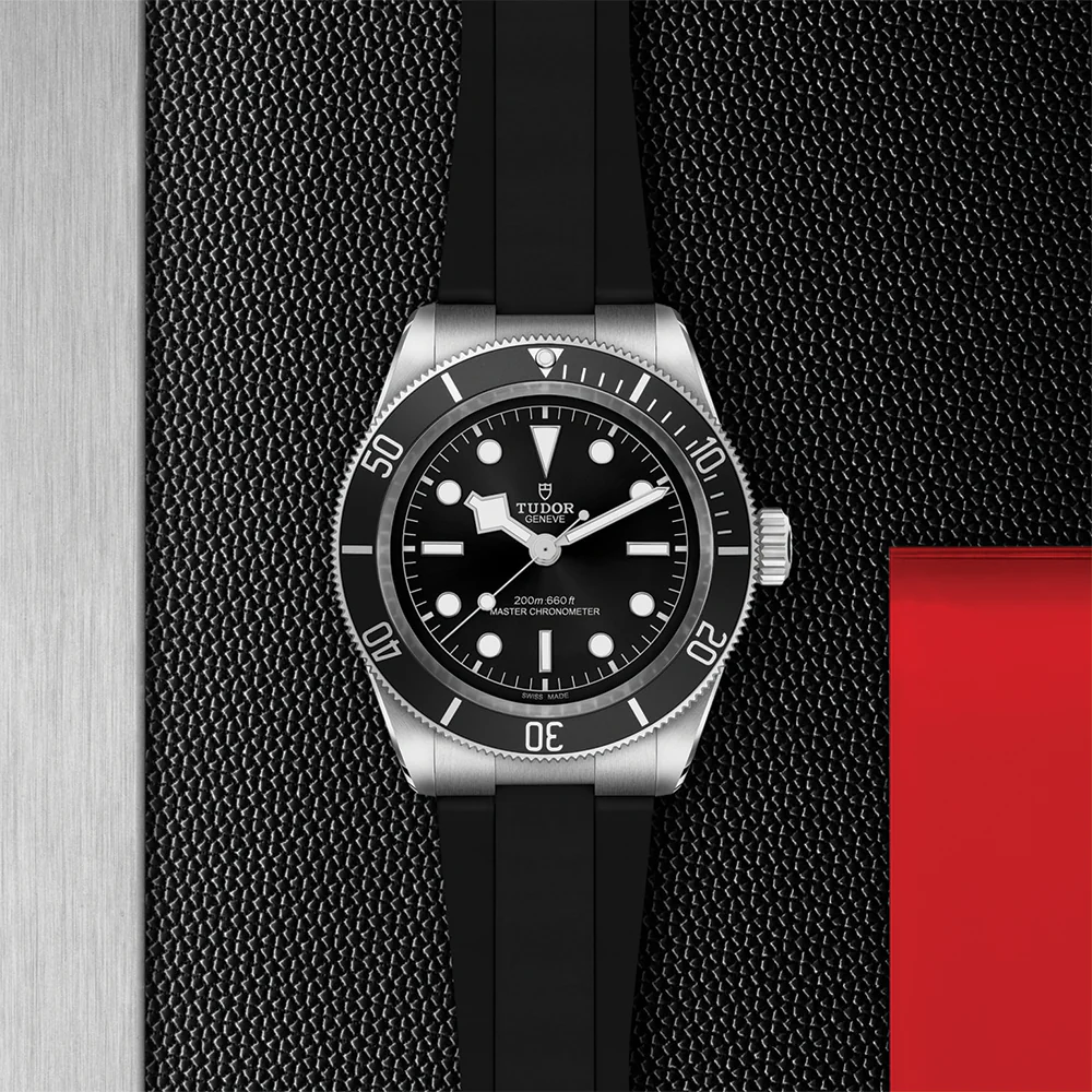 Black Bay 41mm - Black, Black Bezel on Rubber Strap - Image 2