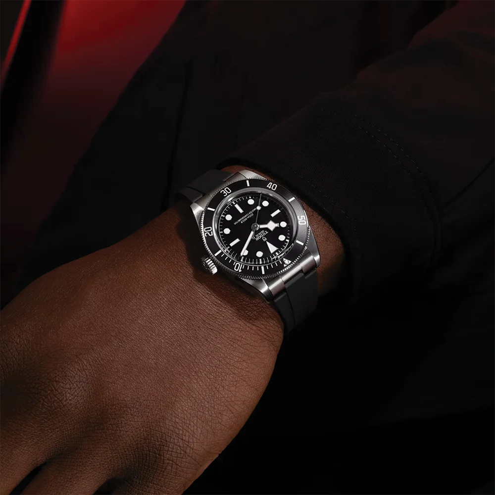 Black Bay 41mm - Black, Black Bezel on Rubber Strap - Image 3