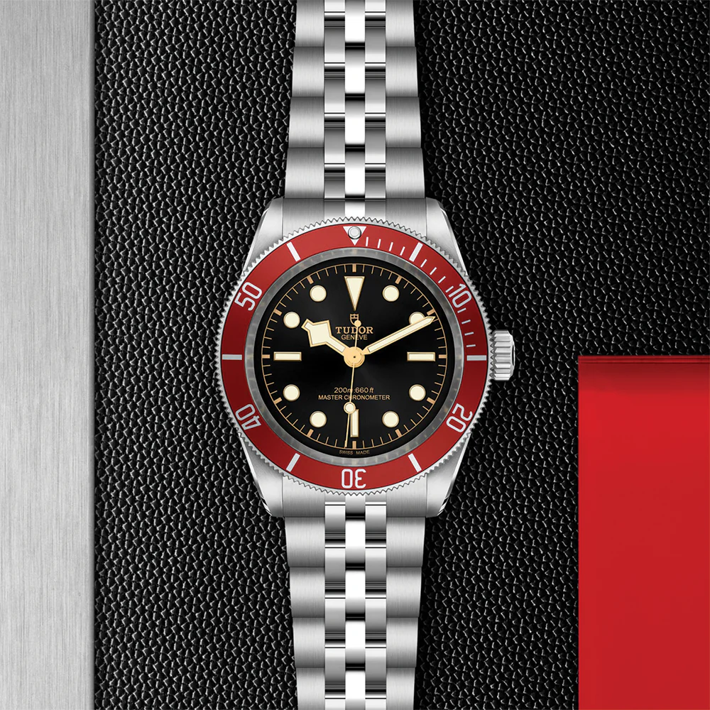 Black Bay 41mm - Black, Burgundy Bezel on Bracelet - Image 2