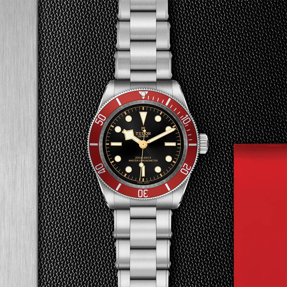 Black Bay 41mm - Black, Burgundy Bezel on Bracelet - Image 2