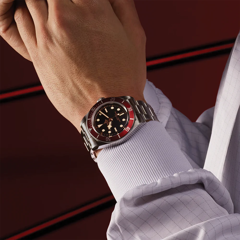Black Bay 41mm - Black, Burgundy Bezel on Bracelet - Image 3