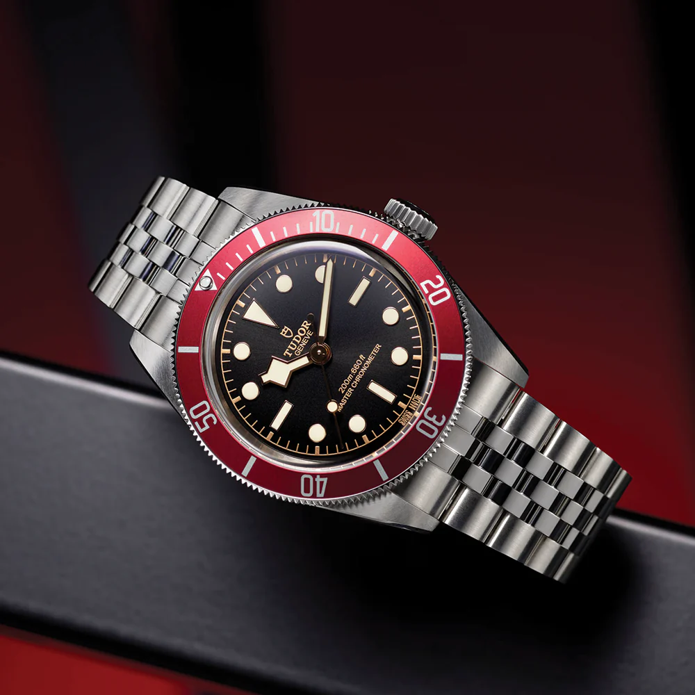 Black Bay 41mm - Black, Burgundy Bezel on Bracelet - Image 4