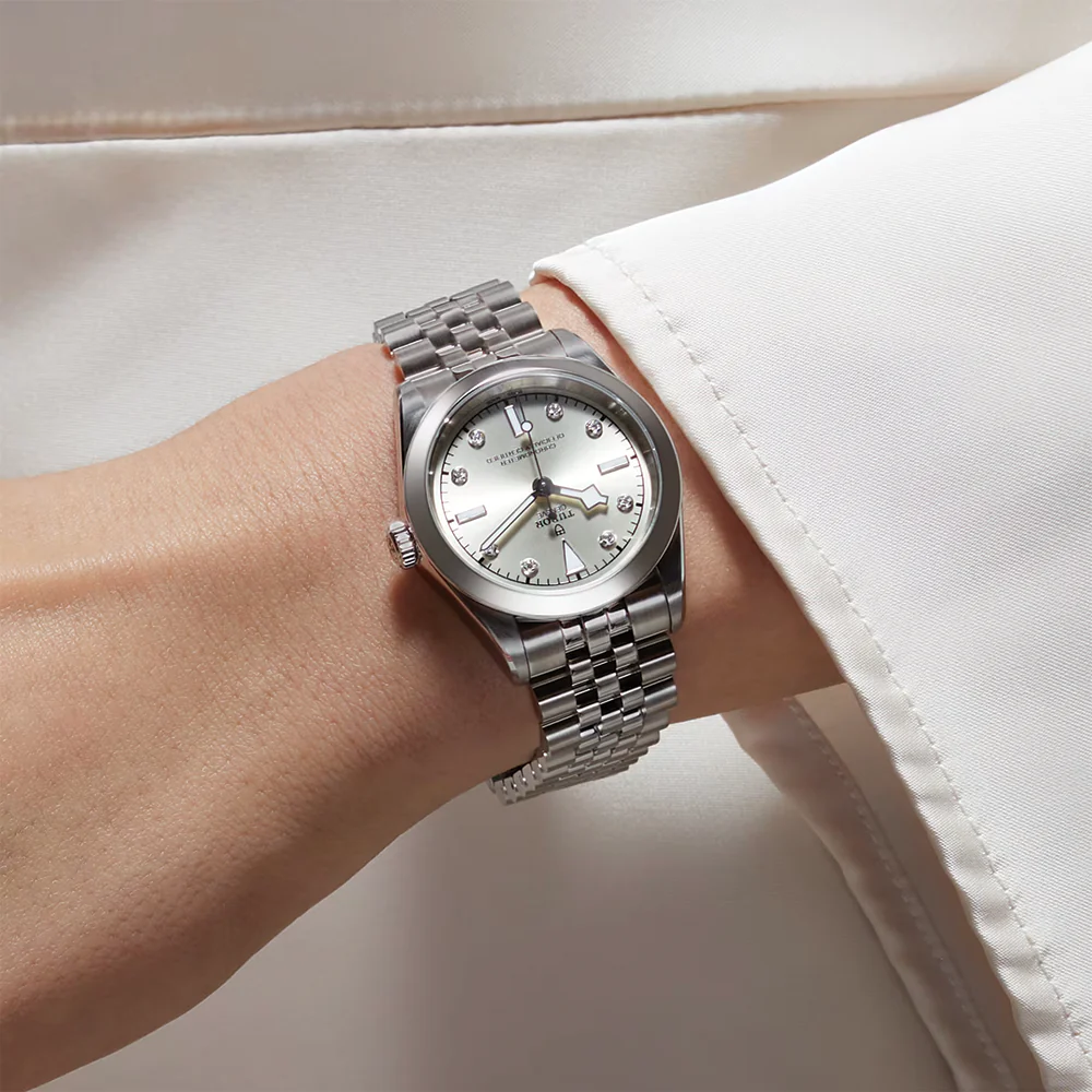 Black Bay One 31mm - Light Champagne, Diamond-Set on Bracelet - Image 3