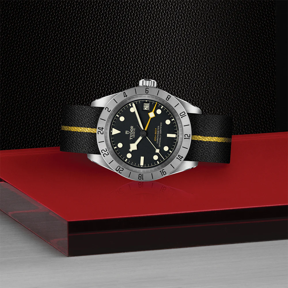 Black Bay Pro 39mm - Black on Fabric Strap - Image 4