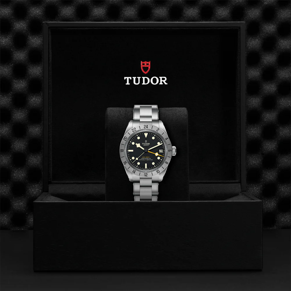 Black Bay Pro GMT 39mm - Black on Bracelet - Image 8