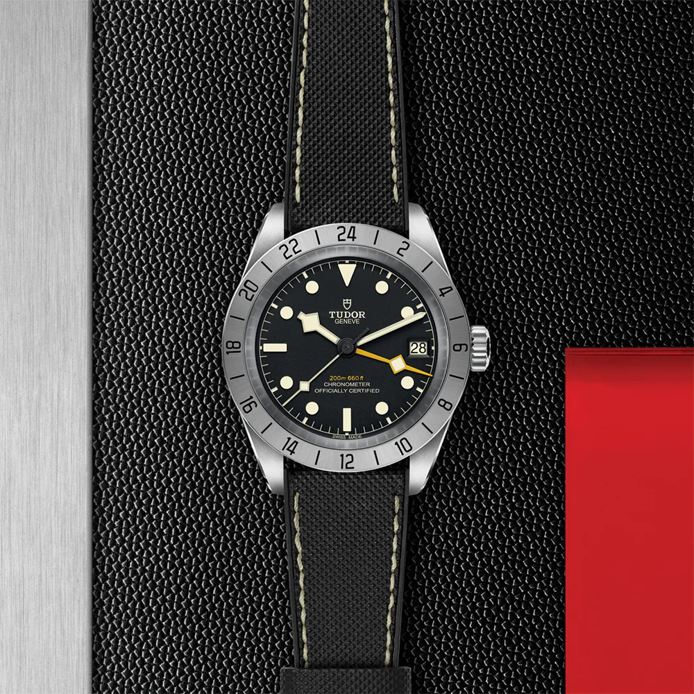 Black Bay Pro 39mm - Black on Hybrid Rubber/Leather Strap - Image 2