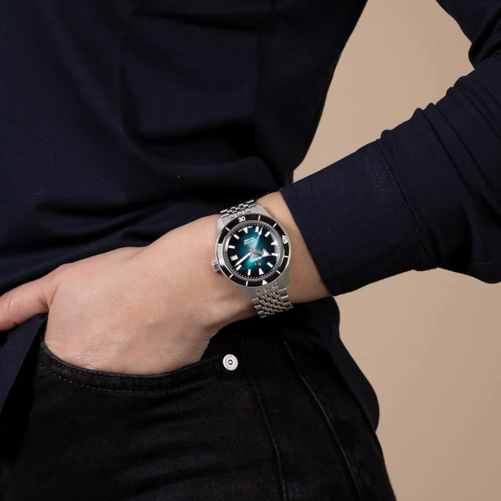 Captain Cook Automatic 39mm - Turquoise on Bracelet - Image 2