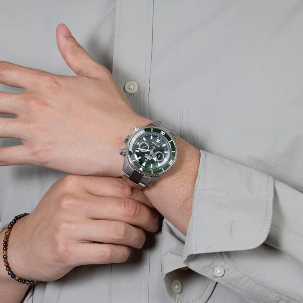 Captain Cook Automatic Chronograph 43mm - Green on Bracelet - Image 2