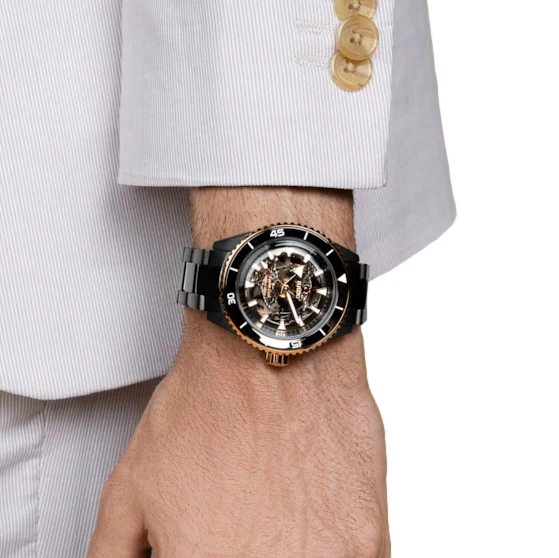 Captain Cook Automatic High-Tech Ceramic 43mm - Black and Gold-Tone Accents on Bracelet - Image 3